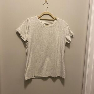 zengjo woman’s tee shirt cream color size XL runs small NWT